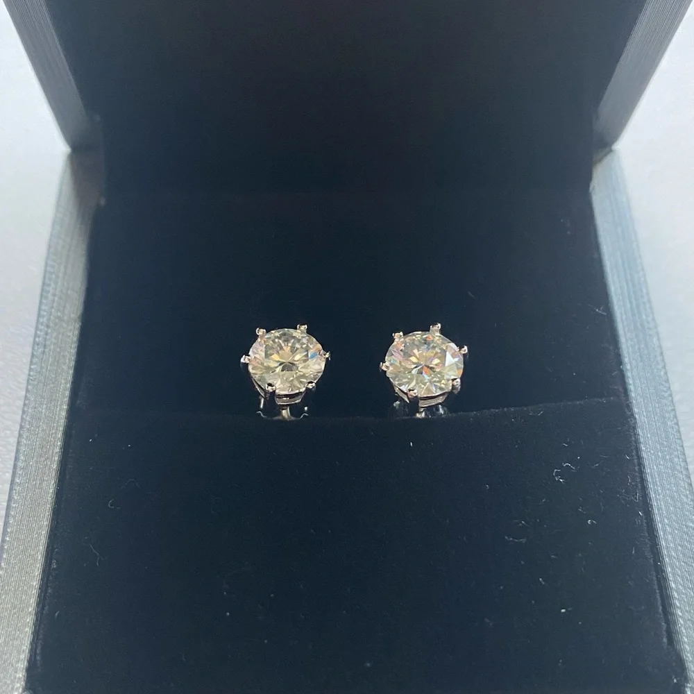 Beautiful 2 Ct. Moissanite Diamond stud earrings